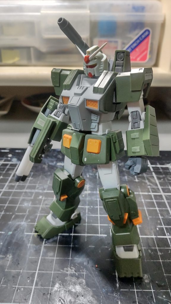 サフ前。頭部をREVIVE、ハンドパーツ交換、ビームライフルの砲身作り直しなどしてます。本当にキットの出来が良くてあまりいじる所が無かった……!