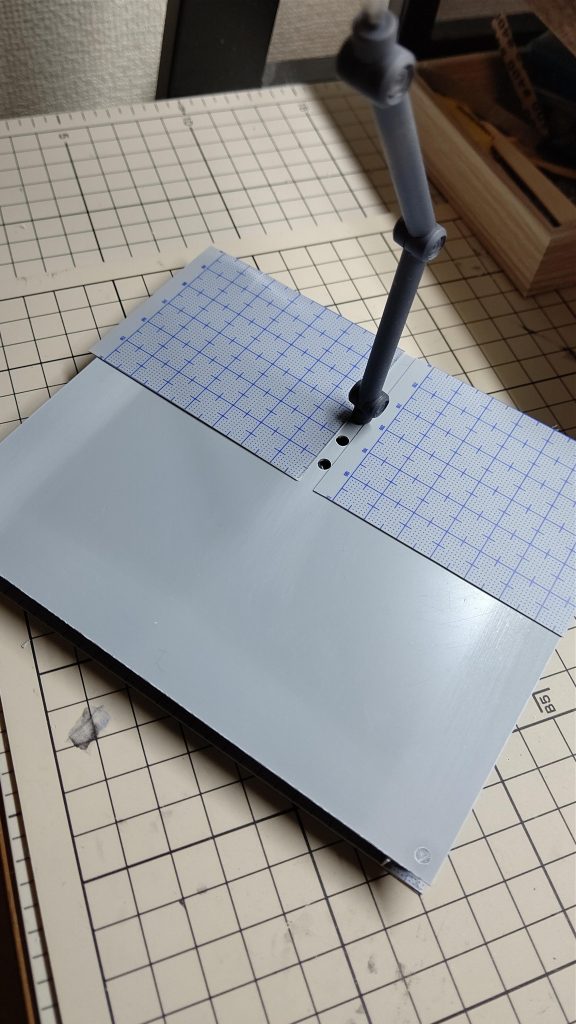 台座を箱組したところ。初めての作業なので試行錯誤の連続