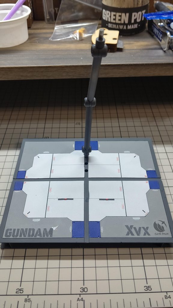 今回は地球寮をイメージした台座をフルスクラッチしました。エアリアルの型式XvXのデカールを貼っています。初めて台座を作りましたがなかなか大変でした。