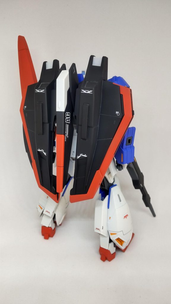 背面。やはり後のΖ系にもあまり引き継がれないWRのバインダーが特徴的ですね。