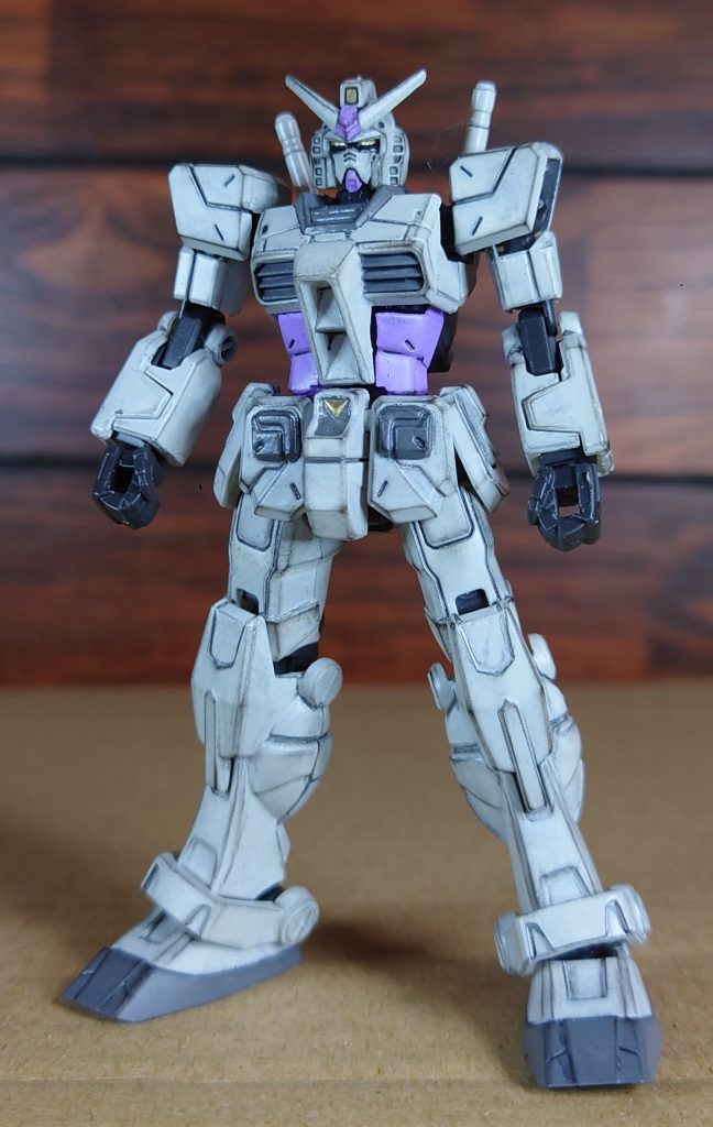 １５００円のガシャポン、カプセルアクションガンダムクリアカラーを塗装してみました。小振りなのにスタイル良いので気に入りました。 