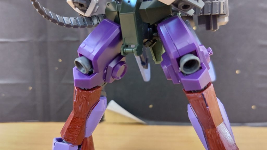 この足のブースターで砂漠でも安定して射撃できる設定です。今日中にゼロ距離戦仕様も投稿予定!!(たぶん)