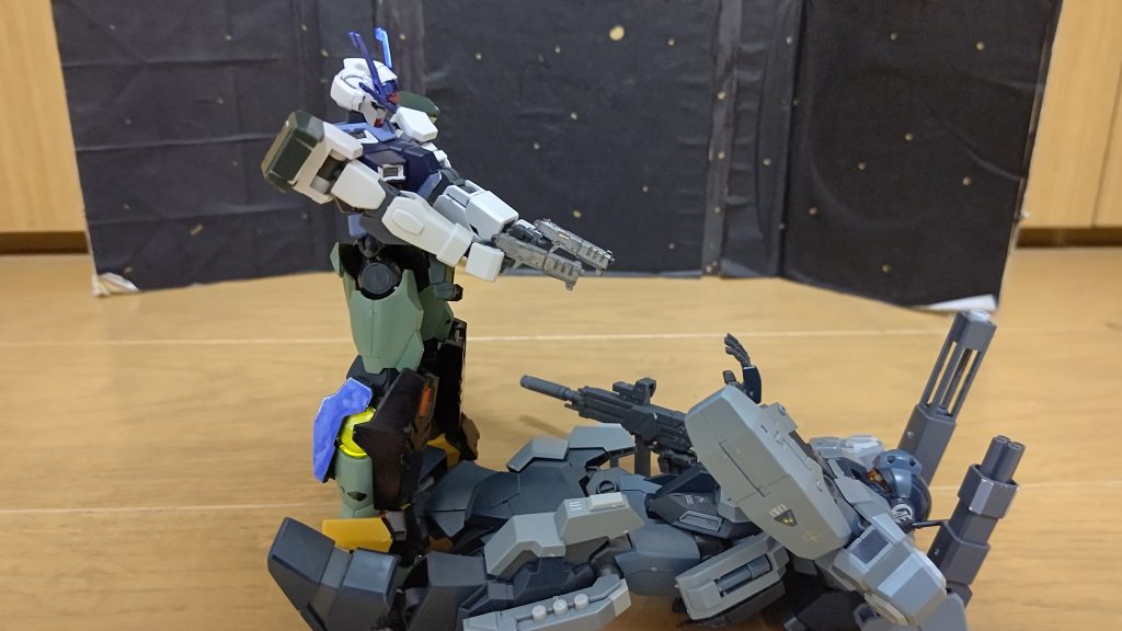 エイルリントのパイロットは冷静にハンドガンを構え…ジェスタ(…頼む…これ以上は…止めて…く)ﾊﾞﾝﾊﾞﾝﾊﾞﾝ…基地(エイルリント！基地に戻れ！)エイルリントのパイロット(…分かった…。)ではまた👋😉