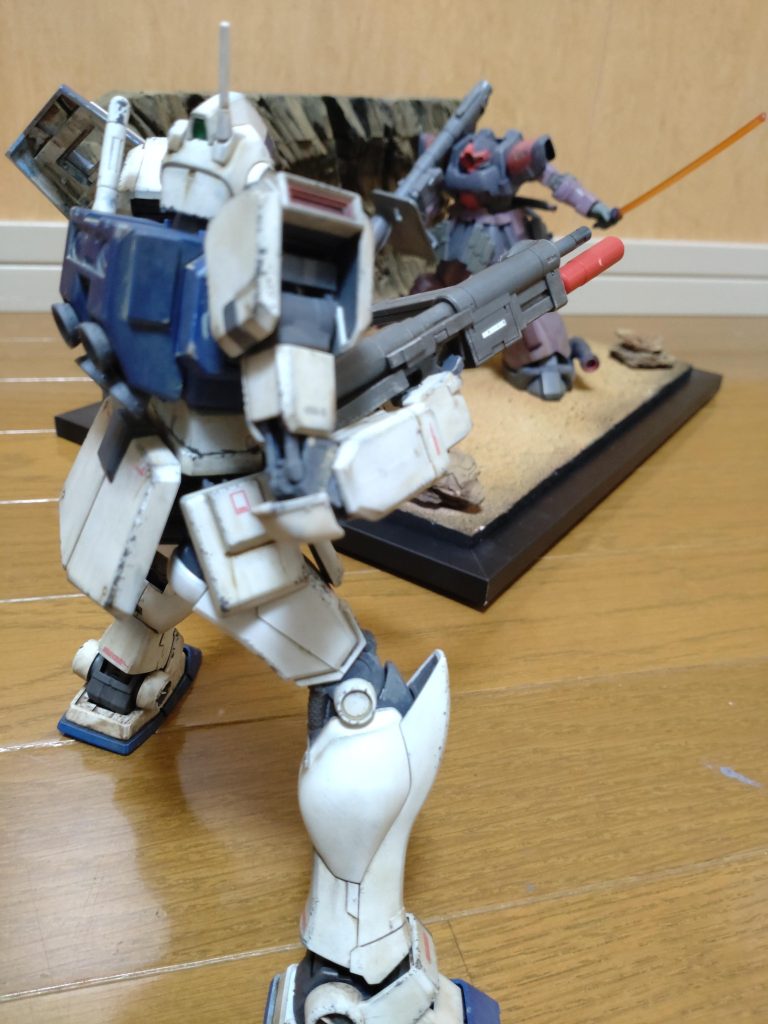 大好きなMSの1つ、トローペンを添えて。D型の意味は対ドム用だ、との説もあるようですね。