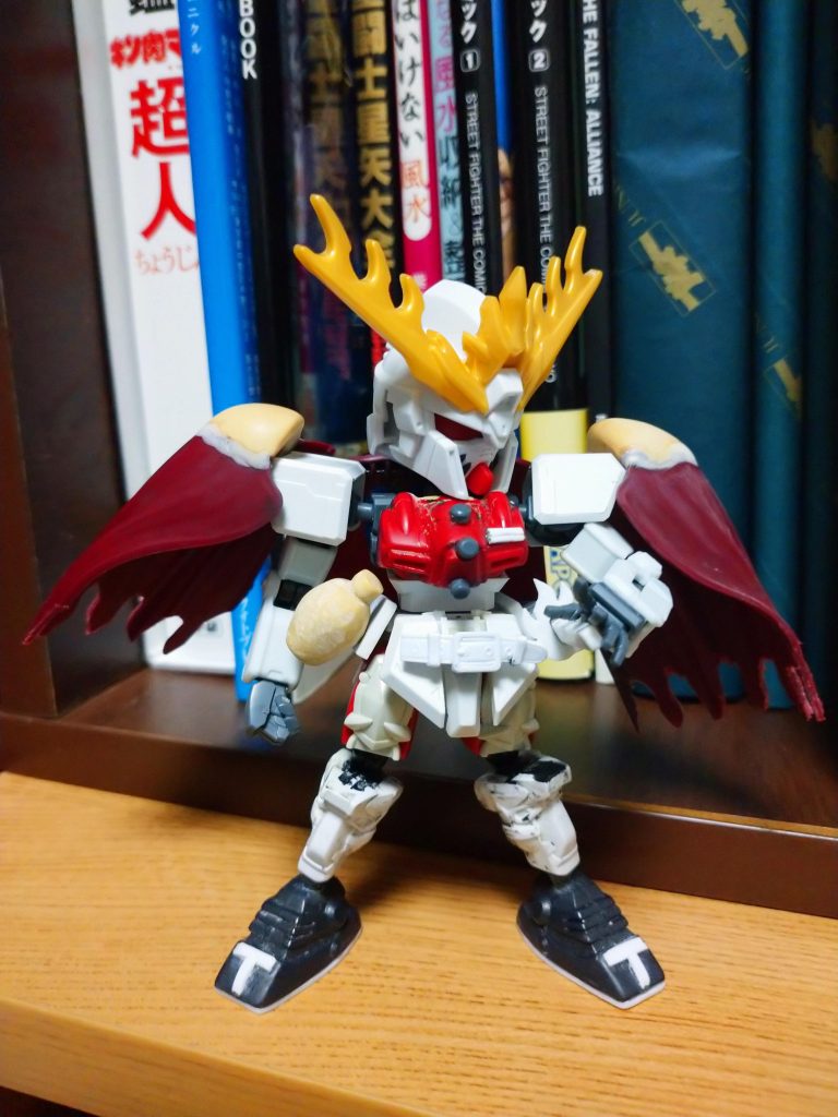 お酒パーツはエポキシパテを固めて整形しています。刀もプラ板とジャンクパーツで製作しています。