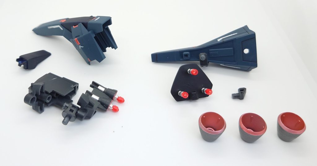 これ！これですよ！制作中にTwitterで流れてきて(*ﾟ0ﾟ*)ｽｯｺﾞｯｲ！ってなって予定にはなかったんですが取り入れてみました♪3mmの穴開けるだけでライトを取り入れることができるんです！！釣り道具でミライトという商品なんですが、今回使用した赤以外にも、青や緑もあります。  