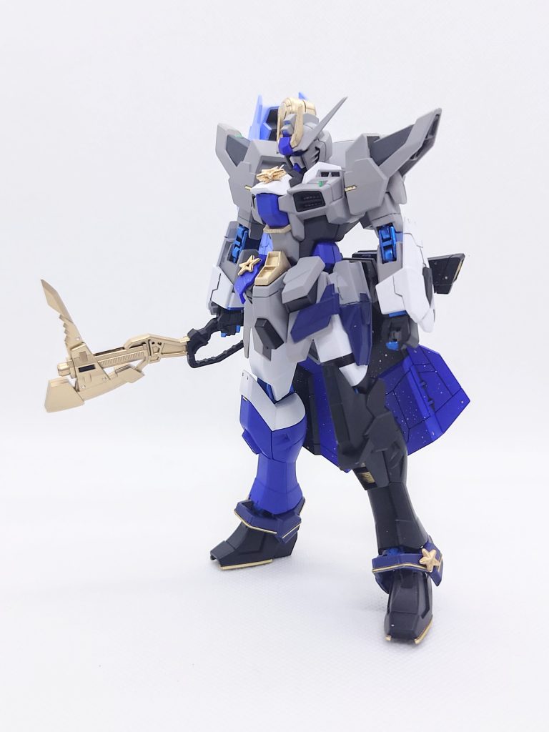 ベースは「すいせい」つながりでアメイジングストライクフリーダムです。肩の形状変更や足首を小型にしてスラッとした印象にしています。フレームはアメストフリと同じように高速機動中は蒼く輝くという設定でメタルブルー×サファイアブルーで塗装してみました。
