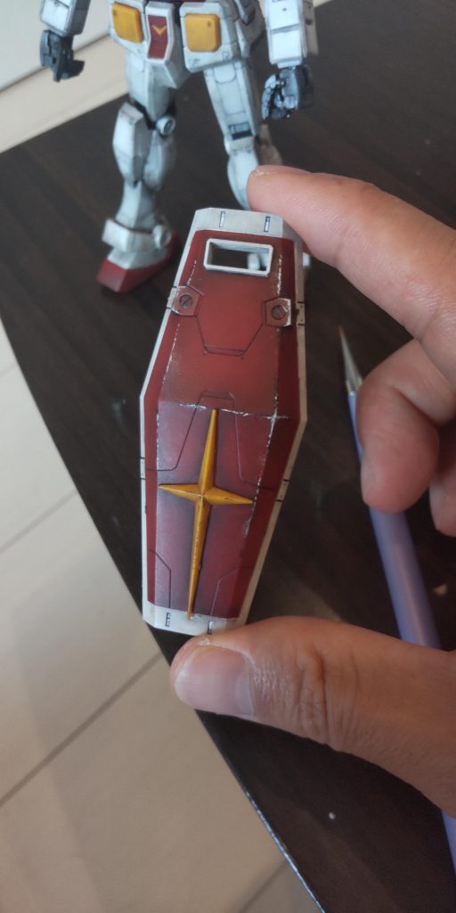 シールドはエナメル塗料でやってみました。加減がむずかしい。。仕上げにつや消しコートを吹きました。ほどよい使用感が出せたでしょうか。 ここまでご覧いただき、ありがとうございます😌