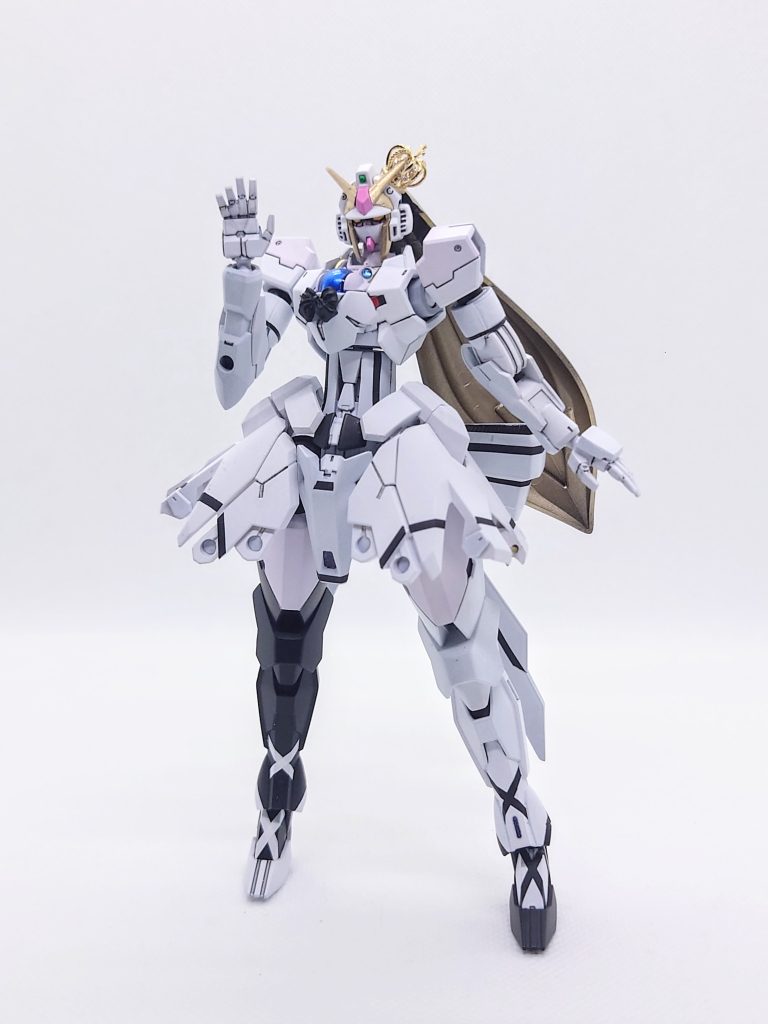 以前作成したベギルベウの要素を残したかったので、ベギルベウの胴体にミカエリス等をミキシングしました。プロポーションは首を1mm、ウエストを5mm延長、股関節軸をルブリスウルのものに交換して足を短縮しています。 