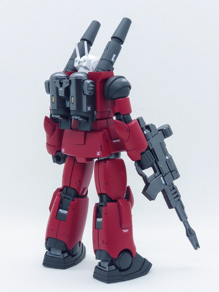 背面ランドセルはデザインが似ているククルス・ドアン版のミサイルランチャーのものを使用しています。