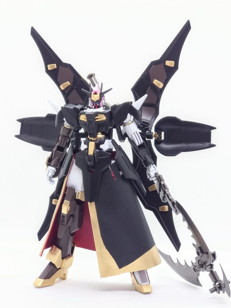 ディナイアルガンダムをベースに、デスサイズ、リヴランスヘブン等をミキシングしました。スカートは薄手のテーブルクロスから作成しました。