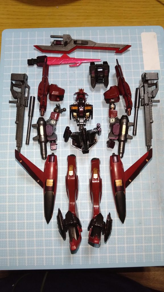 結構パーツが多いような…(この後、雨と曇りで中々仕上げられなくなります)