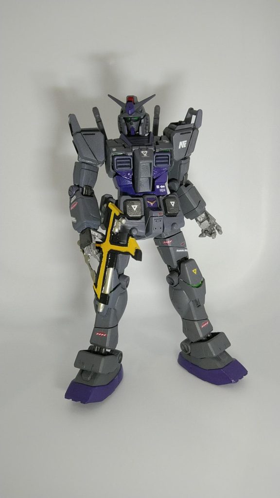 Ready！武器其の２カイザブレイガン！ビームサブマシンガンとビームサーベルを内蔵したマルチ武器☆これで撃破された相手は蒼く燃え上がり灰となるとかならないとか……銃本体はプラ板で、サーベル刃はクリアランナーをロウソクでびょーんと伸ばして製作しました✂️