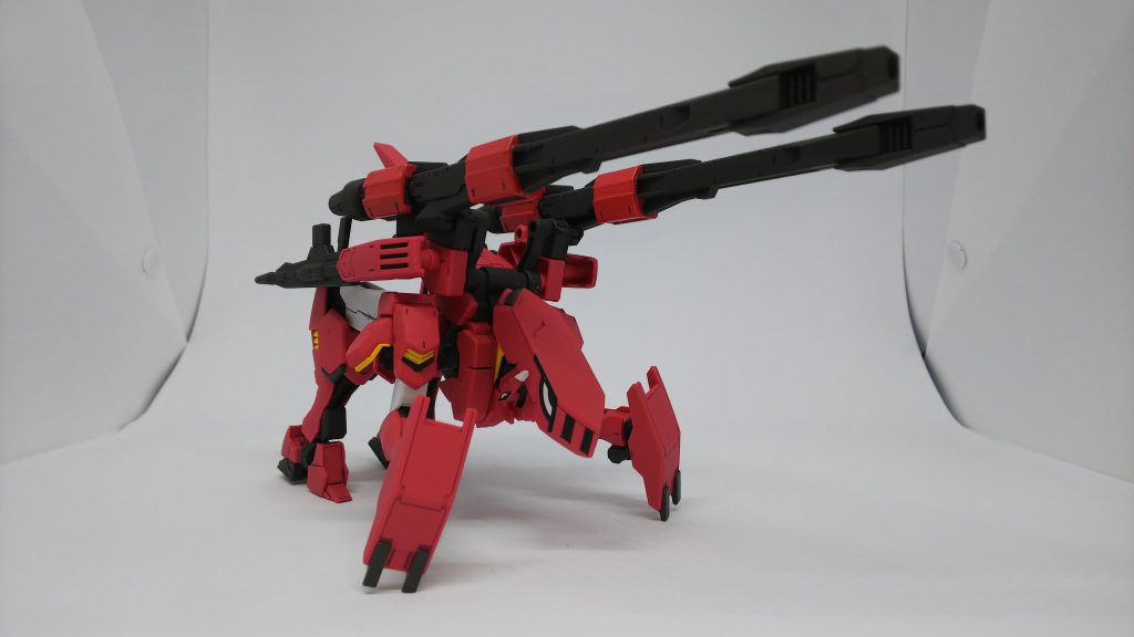 変形機構。実際に動かすと、なんだそれ雑？って感じもしますが、端から見る分にはまあ人型から四足にチェンジできてます。