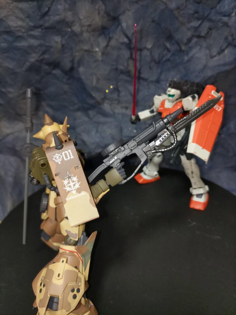 高機動型ザク地上用と対決シーン