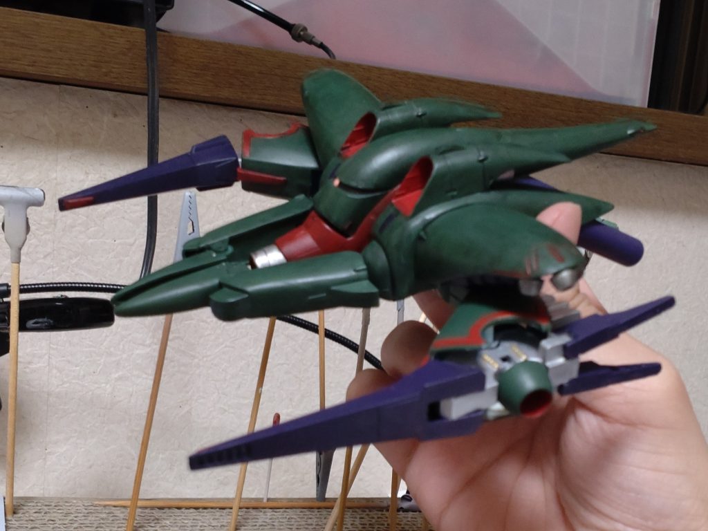 元パーツと同じように変形時に引っ込めることもできるので、支障はありません。