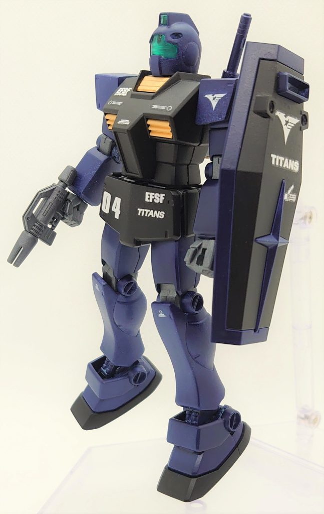 合わせ目消し、塗装、デカール、トップコート仕上げです。シンプルなデザインのジムにティターンズブルーもありかなと思います。