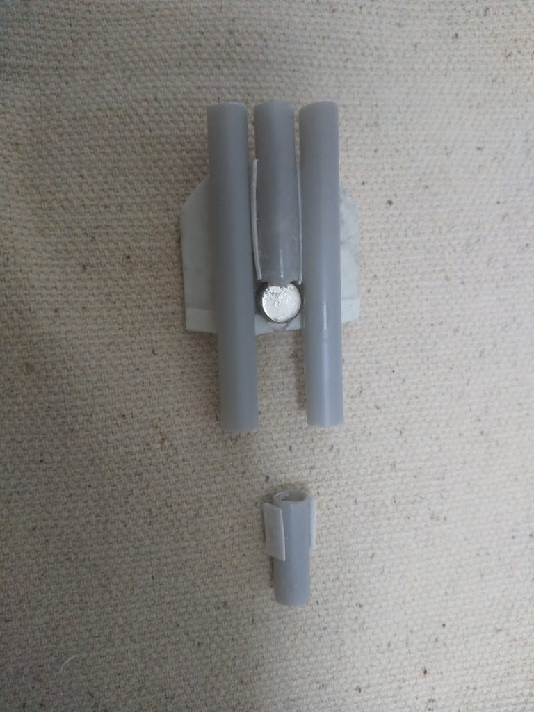 武器側にもネオジムを埋め込み、プラバン等を貼り付けて完成です。