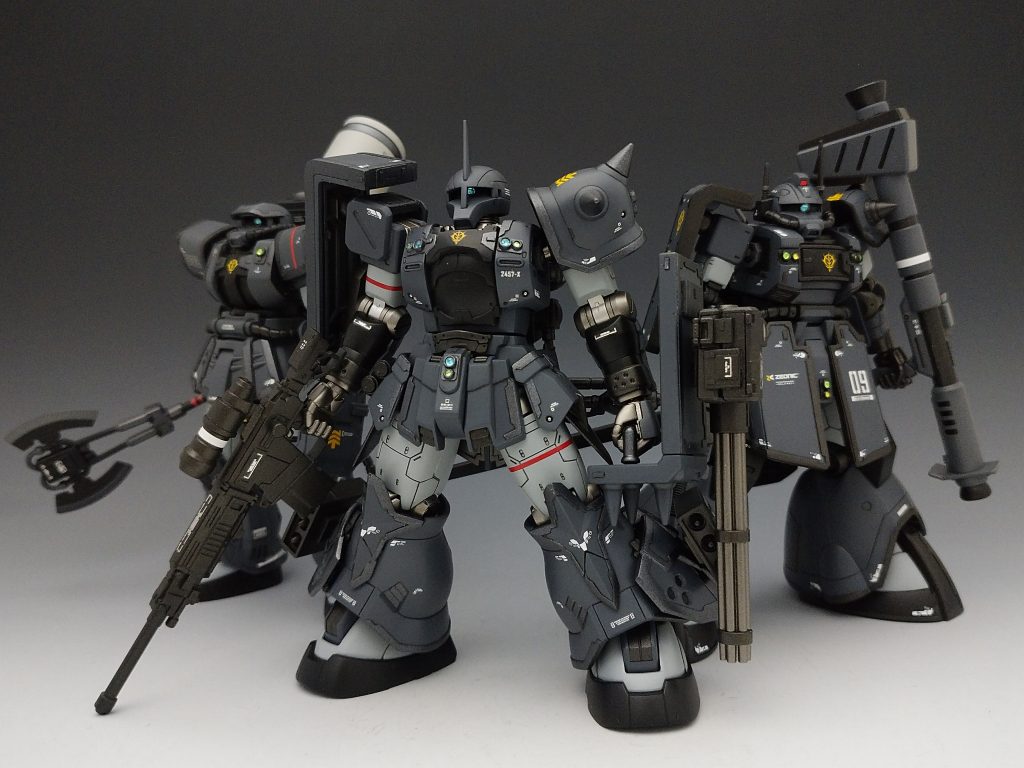 前に製作したザク達と。全機ホバー移動できるのが強味ですね(笑)今回も最後まで御覧くださりありがとうございます。また次回作品でお会いしましょう！