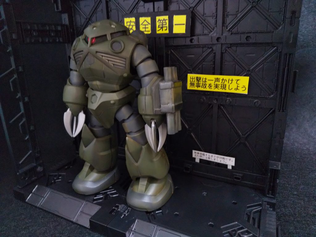 左手に3連砲を作製。ネオジム埋め込んで付けてます。後はスジボリとプラ板貼等を少々。スジボリは頑張ったけれどあんまり目立ちません。