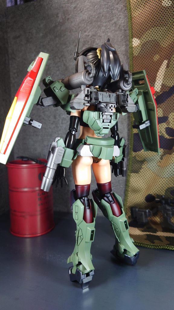 背中のパーツはプラバンとプラ棒でカスタムしました(⁠☆⁠▽⁠☆⁠)