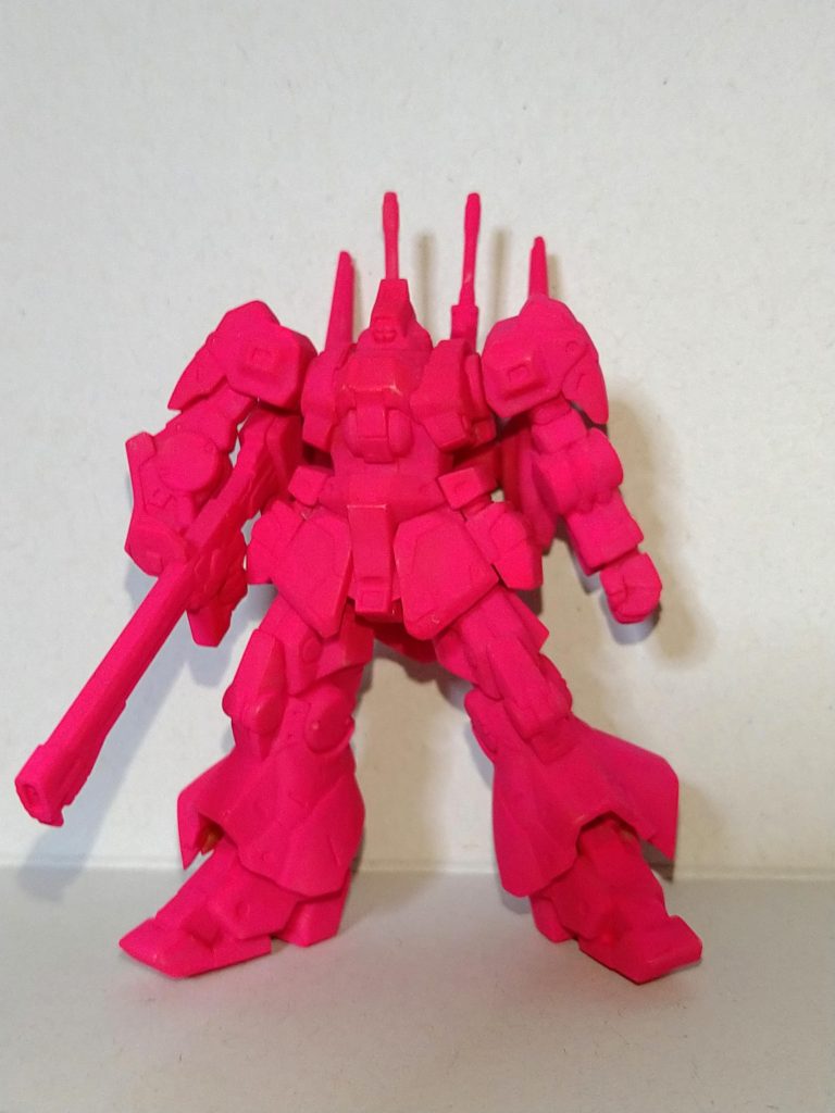 制作過程。特にございません。合わせ目処理等の基本加工が非常に地味に大変でした。下地に蛍光剤の入ったピンクを塗ってみましたが…アーティファクト第3弾レアカラー版っぽい色合いになりました。