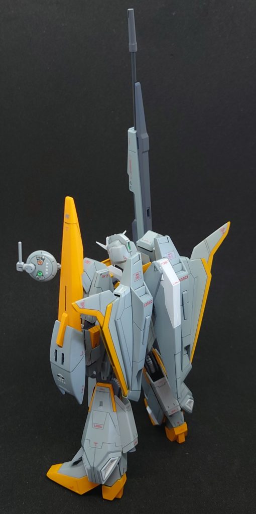 斜め上背面から