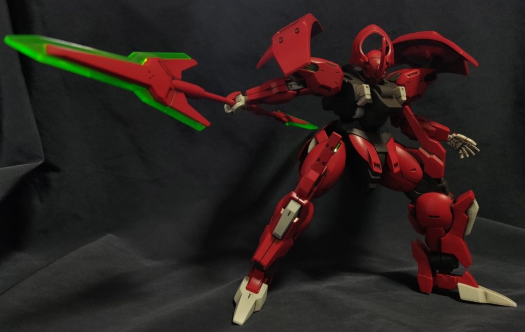 ビームジャベリンを構えて。