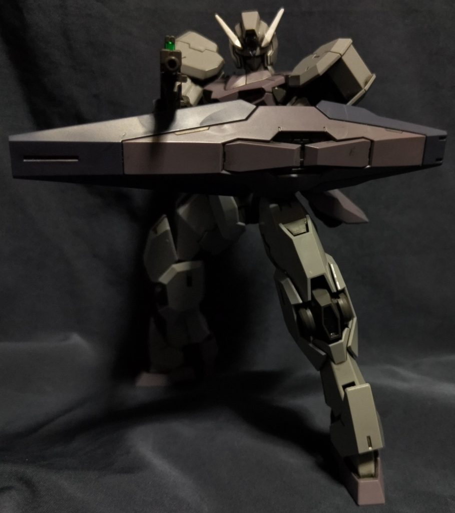 シールドで防御しながらの射撃。