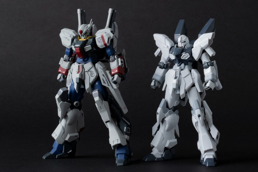 身長はこのくらい伸びてます。もともとスタインが大きめの機体なのでHGとしてはかなりデカいです。