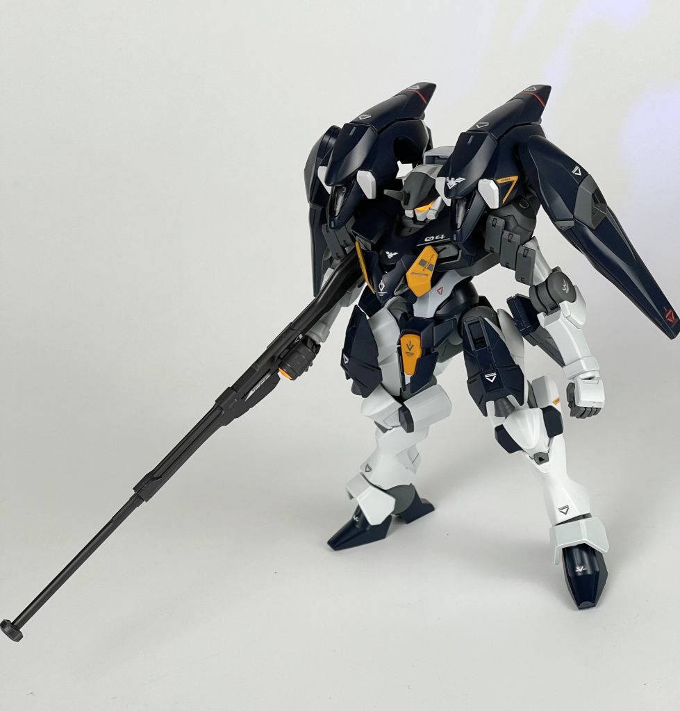 正面。肩の装甲と腿のブースターは30MMオプションセットです。マウントラッチ穴あいてるとつい色々つけがち。トップヘビーになりがちなファラクトブースターとのミキシングですから、脚に何か追加することでバランスを取りたかったのもあります。