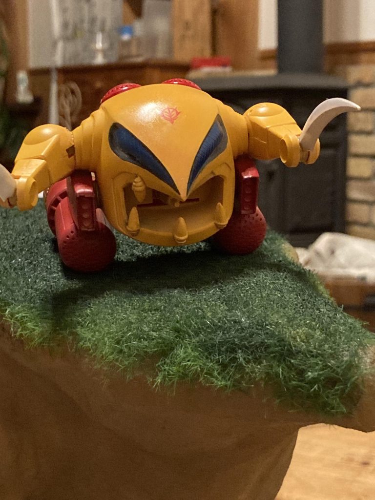 初めての旧キットでしたが、とても難しく失敗の連続でした。肩が外れたり、歯が抜けたり、でももう一回作ってみたいですね