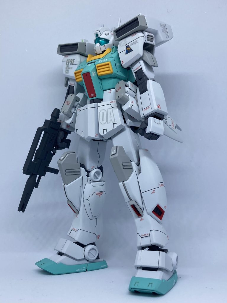 フル装備版本来のジムⅢの姿=ZZ版の装備。個人的に肩のミサイルポッドはあまり好きではありません…。UC本編では(ワンカットですが)腰部に対艦ミサイル?のみ装着した状態で出演してましたね。肩部ミサイルポッドと腰部対艦ミサイルはネオジム磁石で脱着可能です。