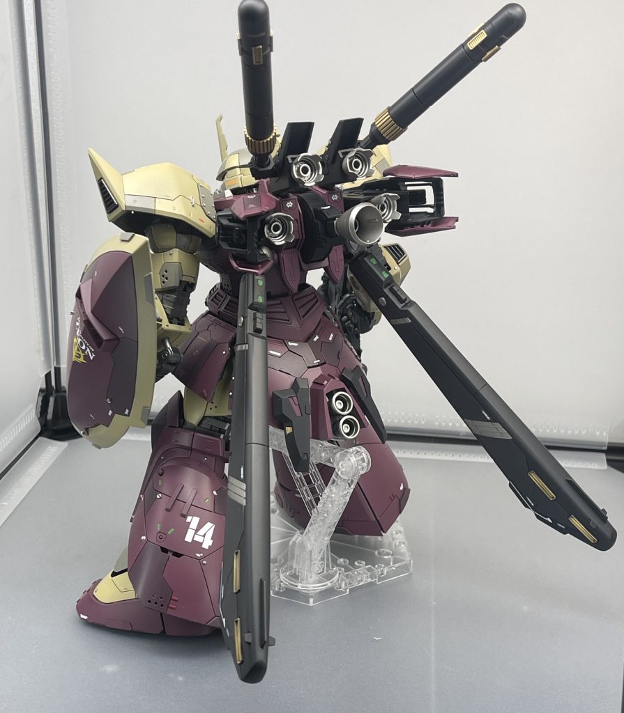 手作りバックパック。バルバトスとGP04とMSGを利用しました。