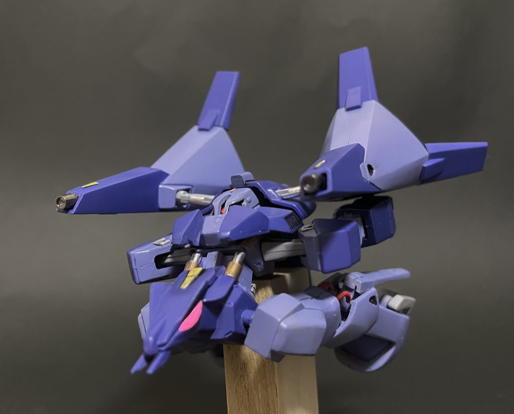 400円で変形するこのキットは発売当時かなりセンセーショナルに感じました。簡易な変形ですが、デザインが良い✨