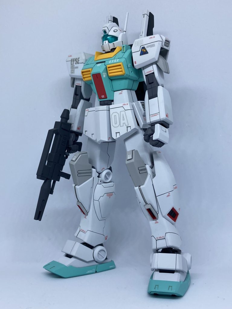 フロントビューフロントスカートの母艦コード「OA」は、UC本編でチラ見程度に出演したアイリッシュ級宇宙戦艦「オアシス」から。ジム系の機体は、腰部と大腿部を延長するだけでも結構スタイリッシュになります。