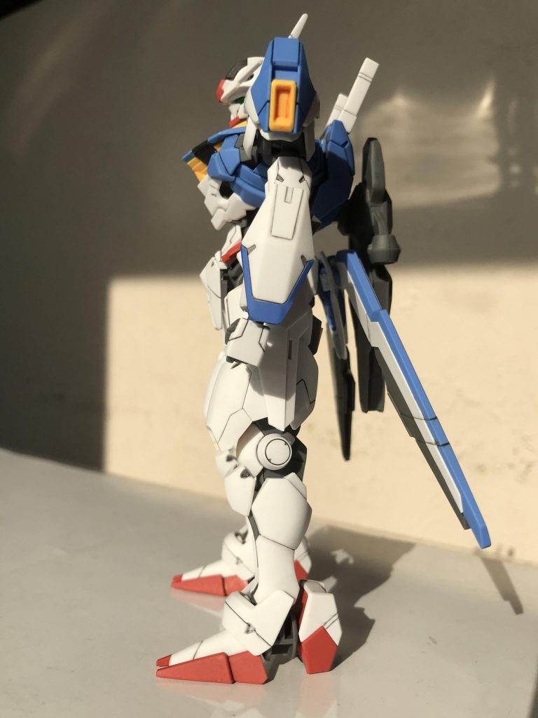 🔰膝横の円形スジボリ針で一度触れて、ガンプラリアルマーカーで塗り、塗料薄め液で拭きました