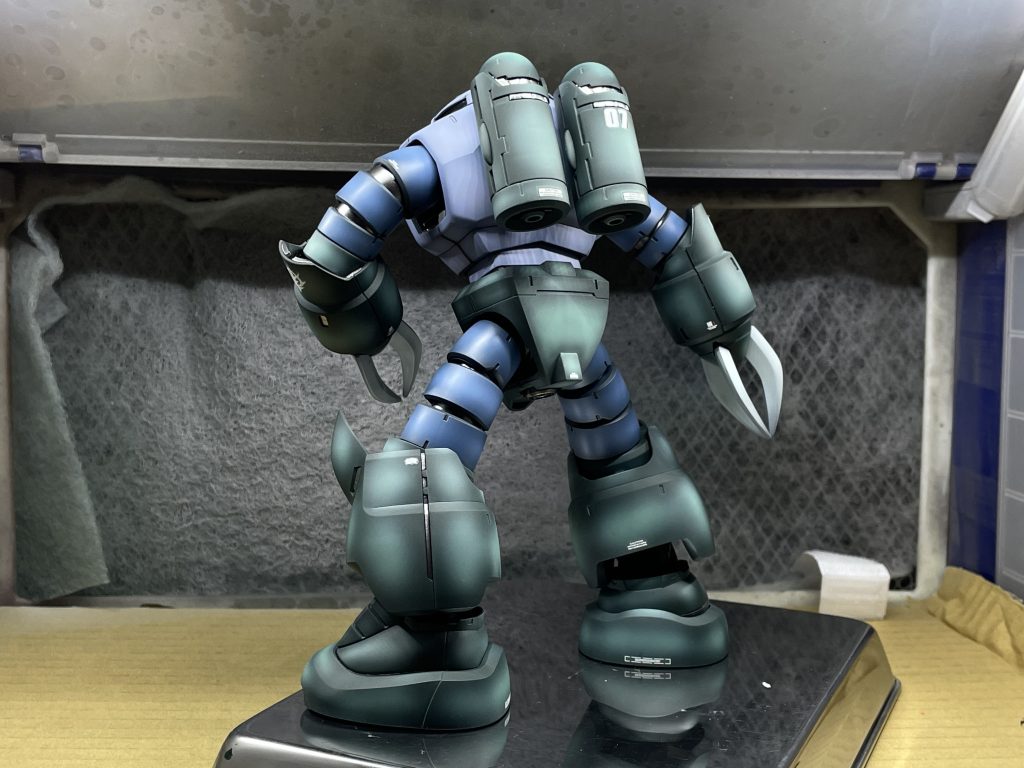 外装は説明書を参考に混色基本色に白を足しながらハイライトを入れました 