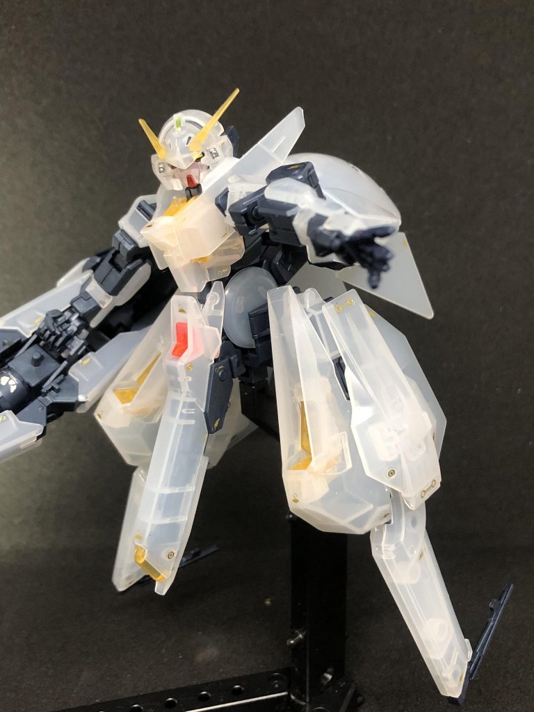 クリアパーツはゲート処理が大変ですね。大きいデカールも貼りにくいので、個人的にはかなり作成が難しかったです。 