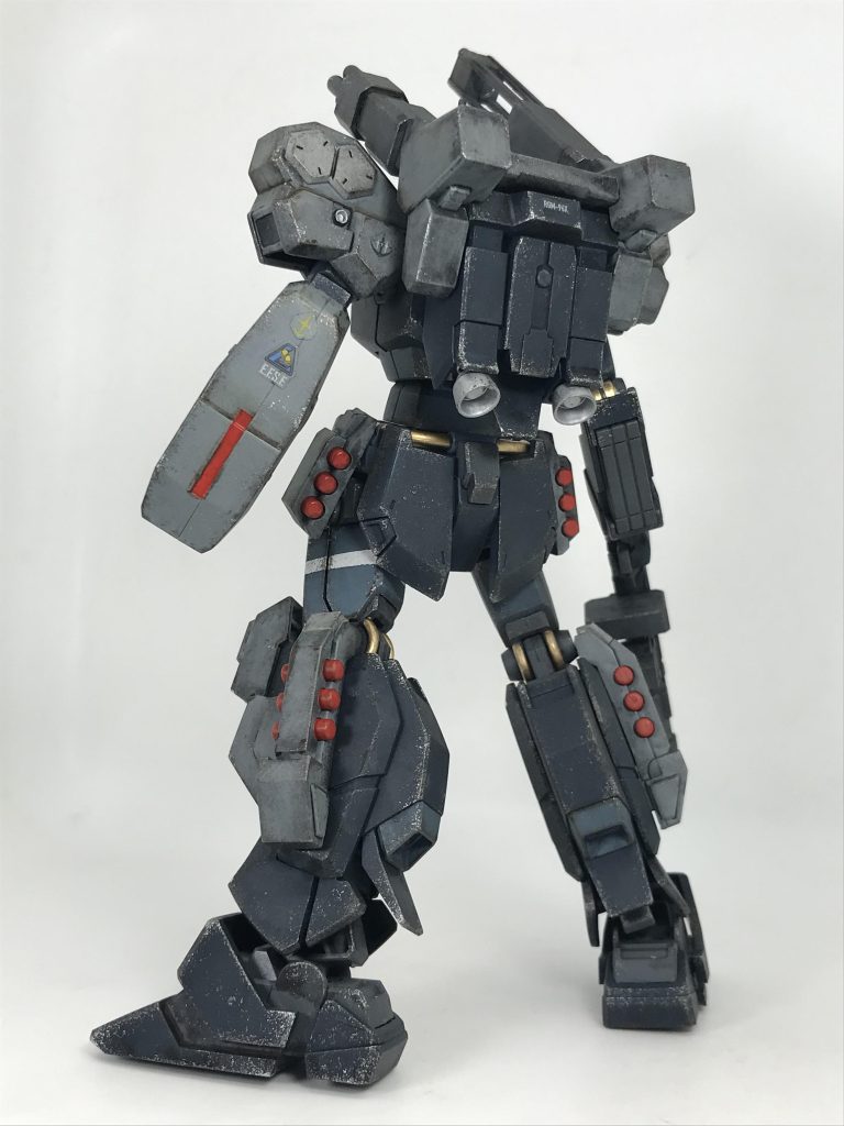 ある程度つや消しが乾いたら、メラニンスポンジで白化した部分を落とせば少し燻んだ良い感じに😃僅かな変化なので写真では分かりにくいかも…ですが、つや消しを調節すればウェザリングには中々よい技法なのでは?と可能性を感じました🙄(笑)