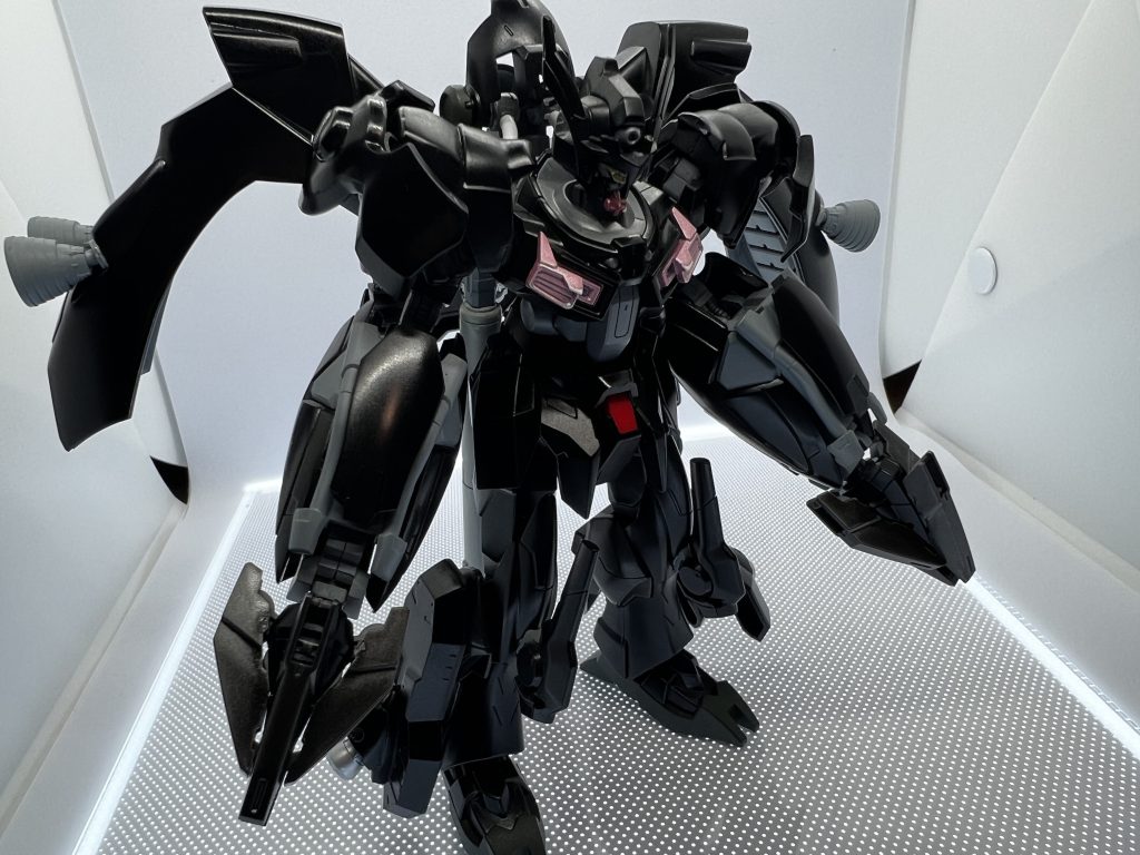 そして後ろの大型ビットは遠隔武装としても扱え腕部と交換することで近接戦闘モードへ戦闘スタイルを変えることが可能