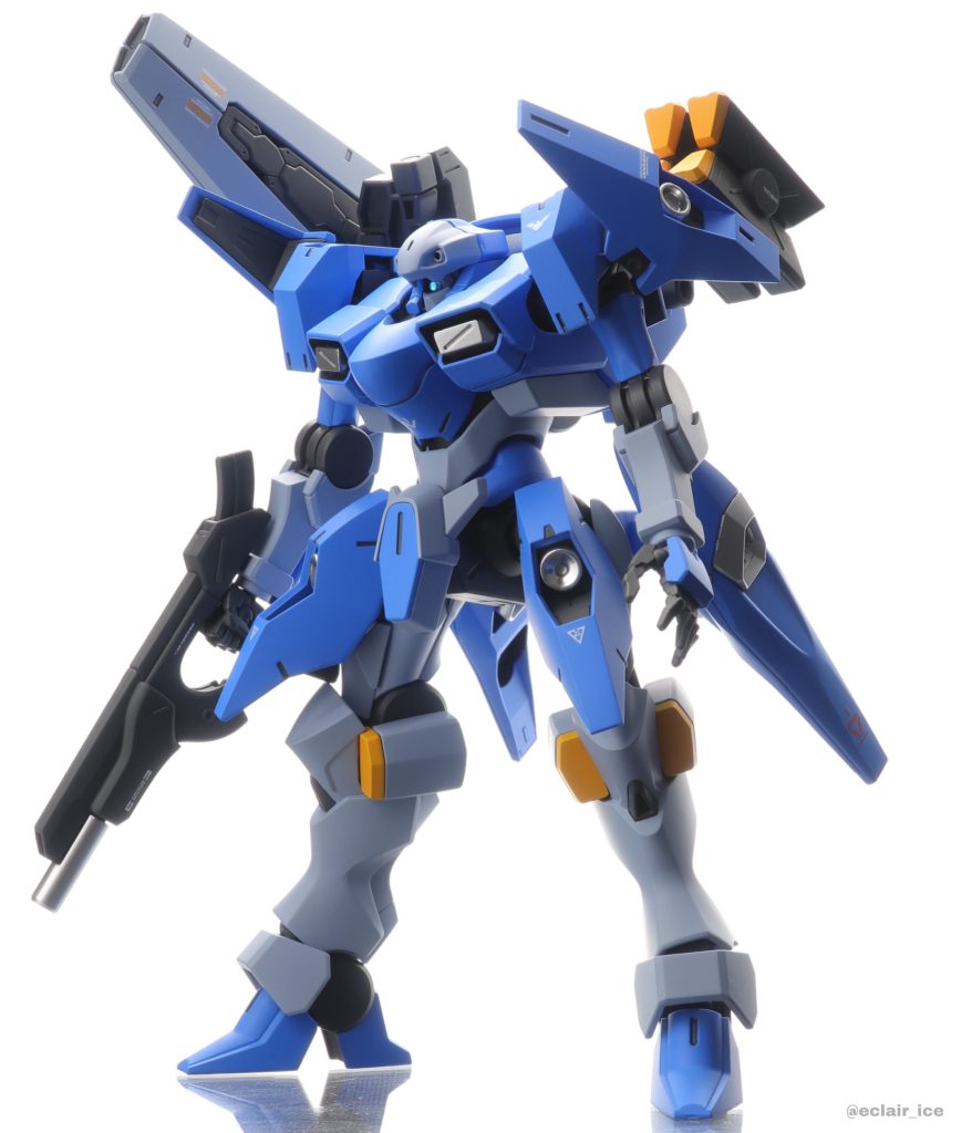 ベースはザウォートヘビィで、そこにルブリスソーンの肩、腿スラスター、フェーズドアレイキャノン、ファラクトの肩バインダーをミキシングしています。