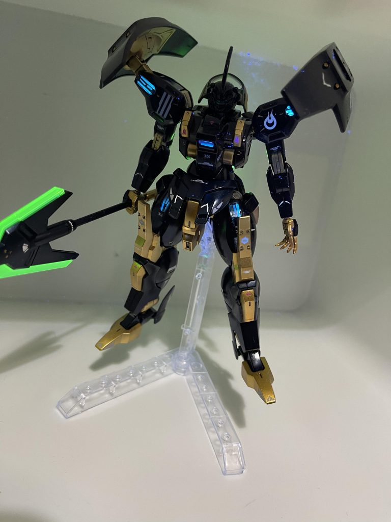 ブラックライトでの発光状況です