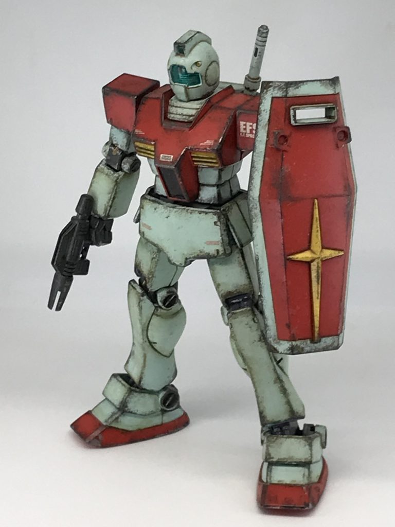 今回の栄光あるジオラマ用に選ばれた初期過去作品のジム君私にしては珍しく合わせ目消しをしていますでえ〜びっくりした〜〜ジム本体は…すごくどうでもいい…今回はルナ先生がメインなのですから🙄