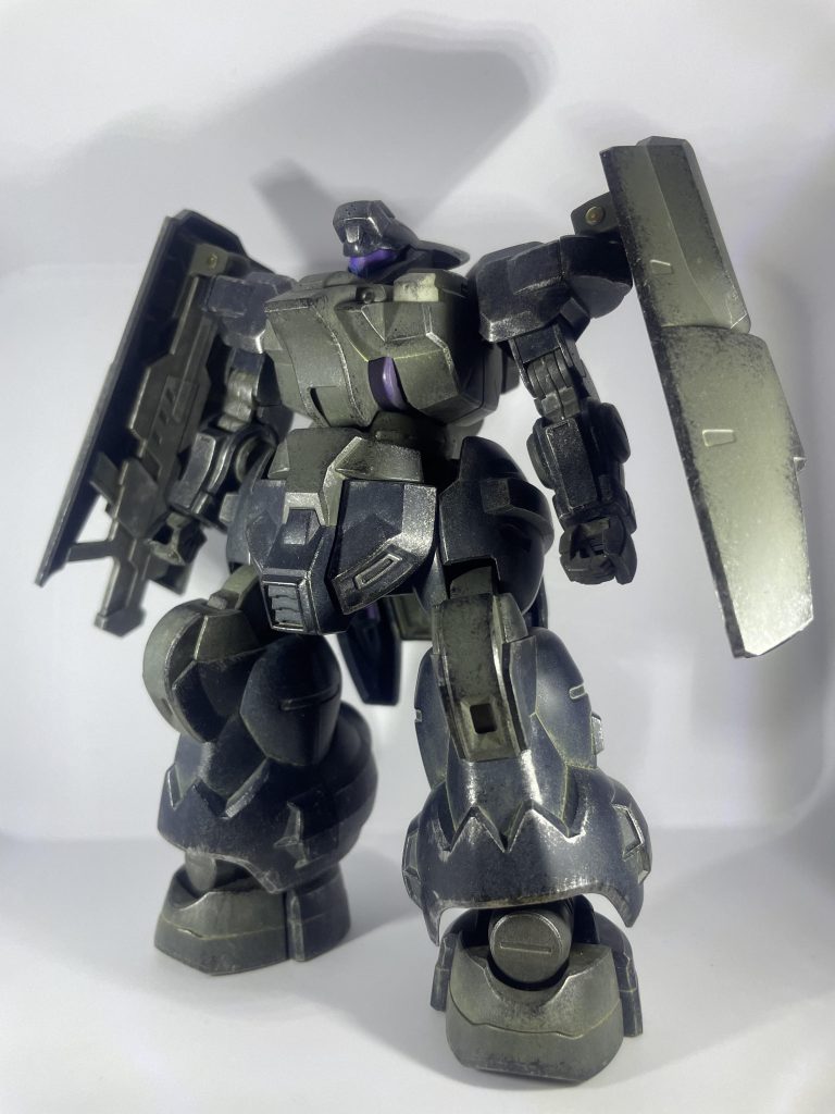 おつかれさまです!ギンペ☆GXレギュ落ちです。つい先日まで、持病の痛風発作が起きてまして…。あまりの痛さに歩くことが出来ず、仕事もしばらく休んでおりました。フェブリク…(痛風の人しか分からんて。コルヒチン最強!笑)そんな中、友人に「ガンプラ組みたい!なんでもいい、おまかせで!」と伝えたところ、このディランザソルがやって参りました。笑