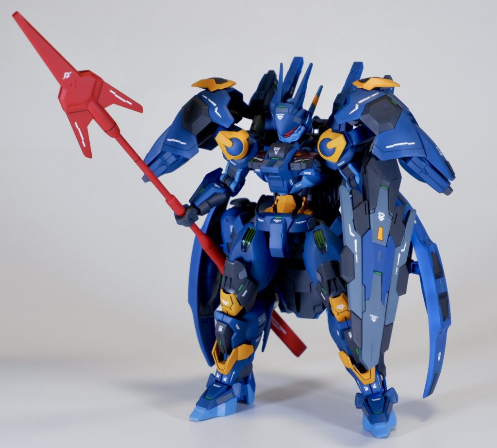 正面カラーリングはエヴァMark6を参考にしています。ルブリスの頭部をパーツで隠す際にエヴァMark6の建造シーンを思い出し、ビームジャベリンも槍と似ているなと思い参考にしました！