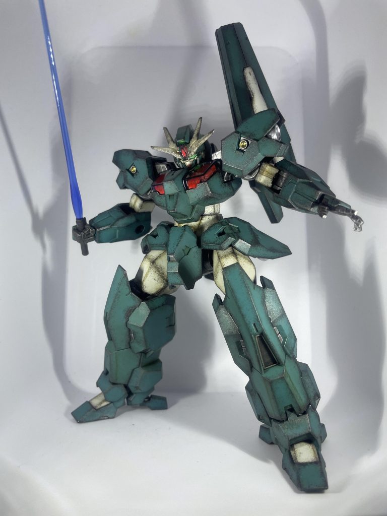 ということで、ビームサーベル抜刀！ガトリングは封印！笑角ばった形状が多くて汚しがいのあるキットでした。ｱﾚ…ｺｲﾂｯﾃ､ﾀｼｶ相棒ｶﾞｲﾀﾖｳﾅ…。もしかしたらソーンも買うかもしれません笑やっぱり2機並べておきたいですよねぇ。最後までご覧頂き、ありがとうございました！