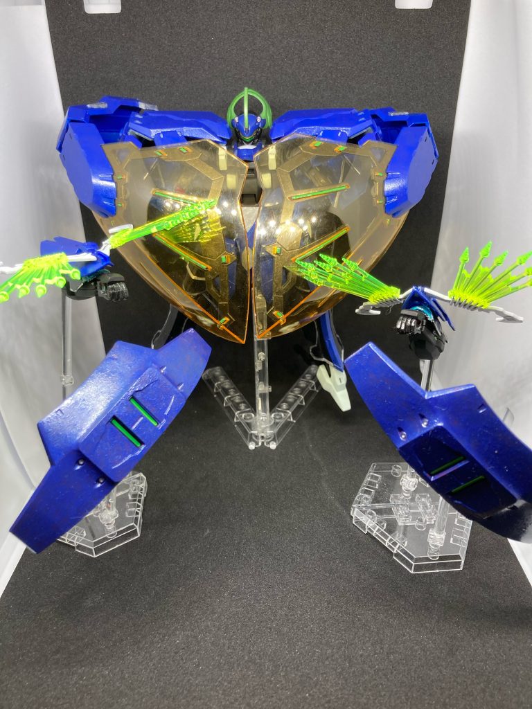 モビルスーツ単体での防御力はガンダム以上であるが戦闘では火力不足なので、火力特化機とツーマンセルを組むことが多い。