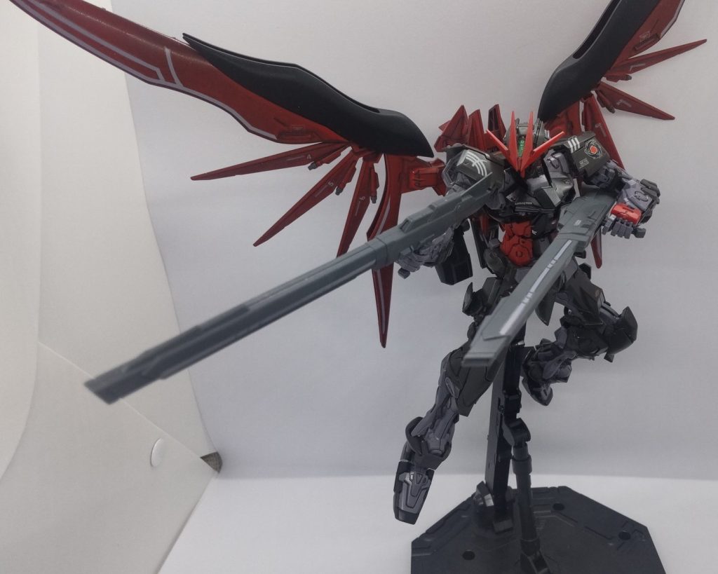 背面から取り外して携行武装として使用できるポーズはSEED ASTRAY 天空の皇女でエルザ・ヴァイスが搭乗するインパルスガンダムブランシュを参考にしました