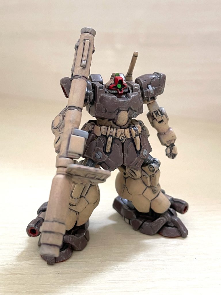 デカすぎんだろ!ってくらいデカいラケーテンバズーカに萌え。ベースカラーと濃いブラウンをエアブラシで塗ったら、残りの色は筆塗りです。ムラとか気にしません。